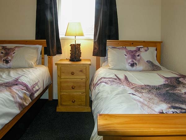 The roe twin bedrooms