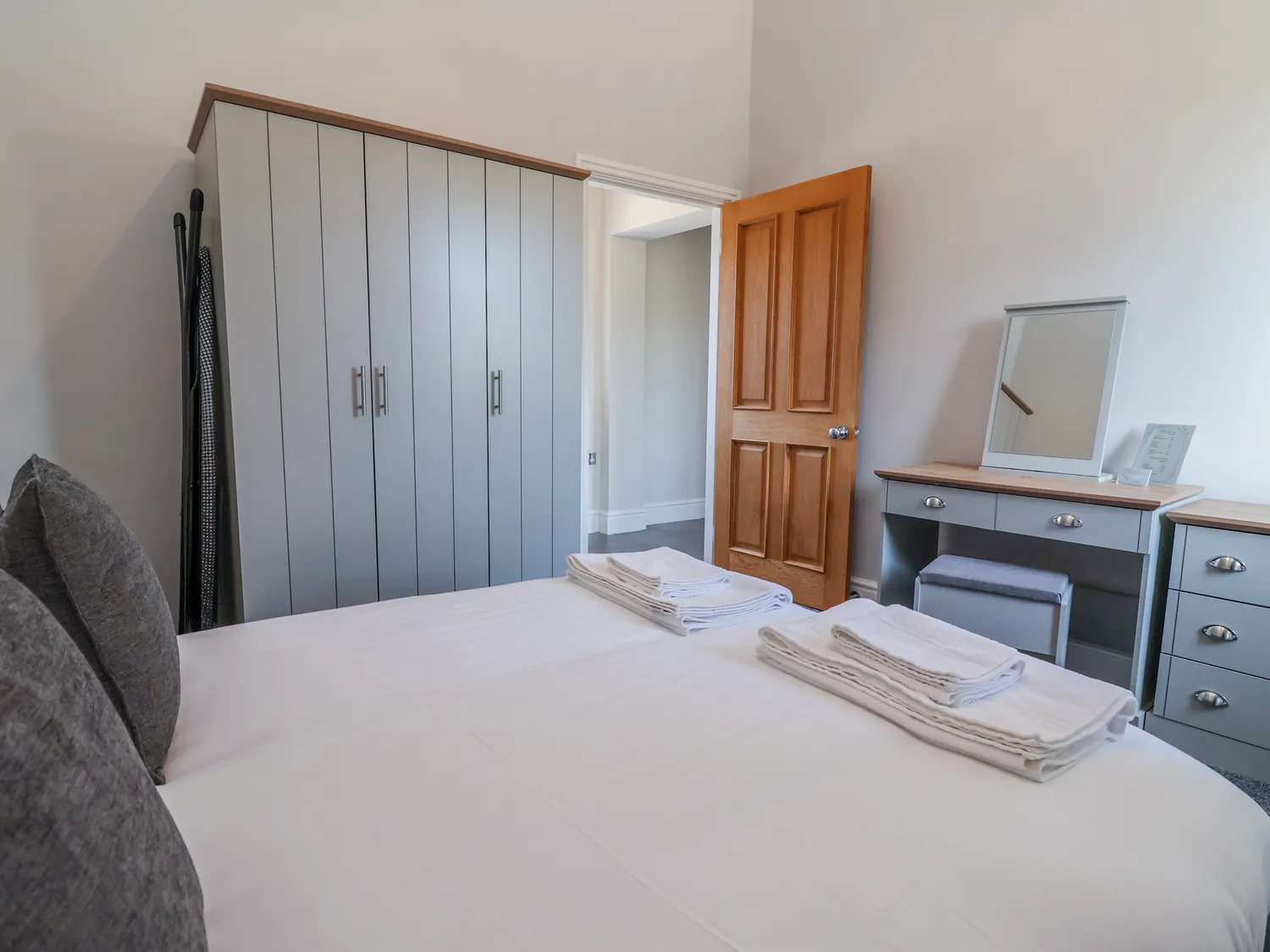 Elwy Cottage King Bedroom