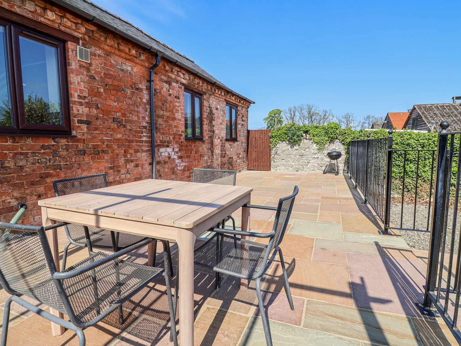Elwy Cottage Patio