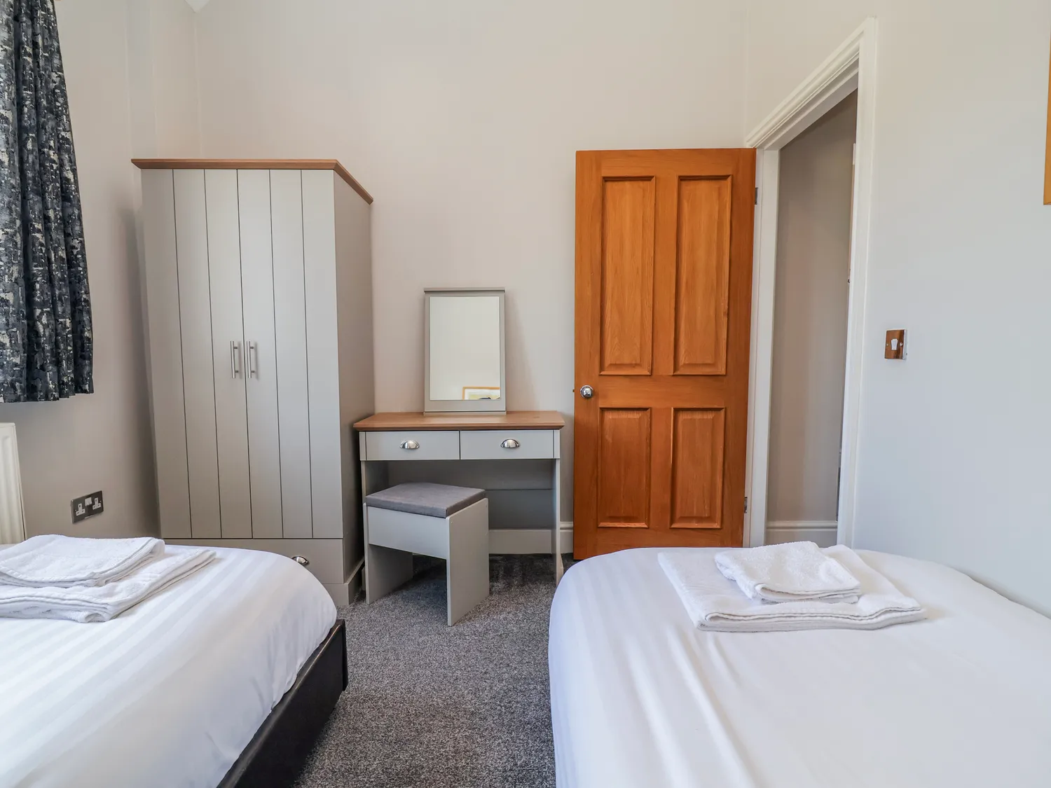 Elwy Cottage Twin Bedroom